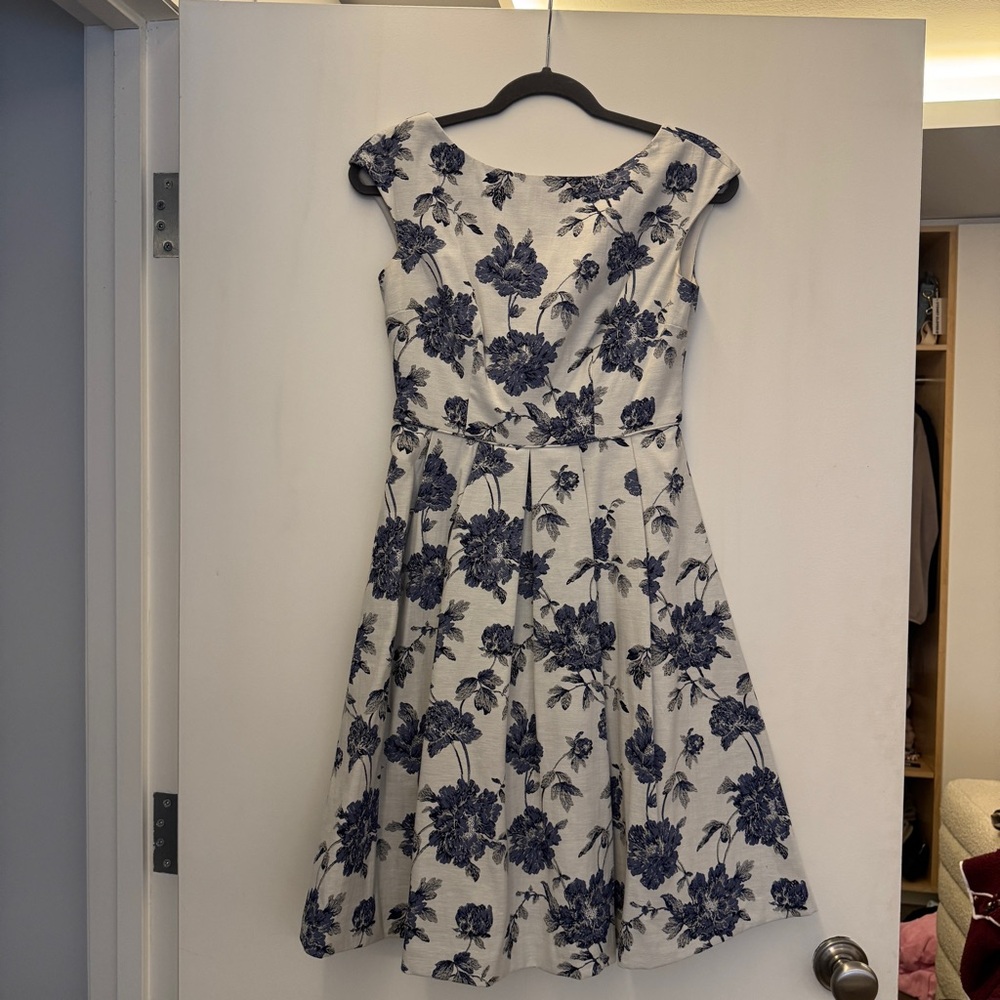 Gal Meets Glam white & navy floral dress